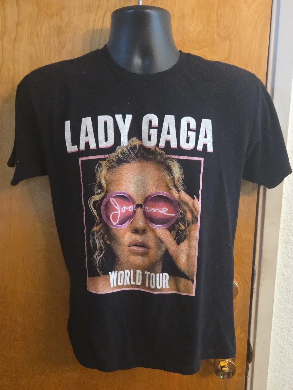Lady Gaga Joanne 2017 World Tour T-Shirt Size Medium - Picture 1 of 6